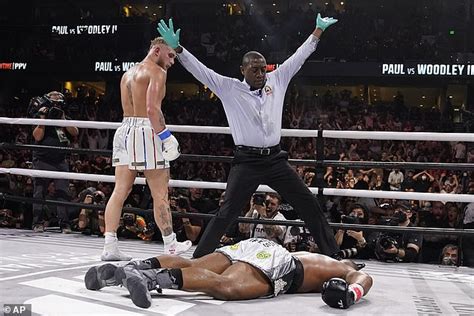 Jake Paul defeats Tyron Woodley with a knockout in the 6th round.